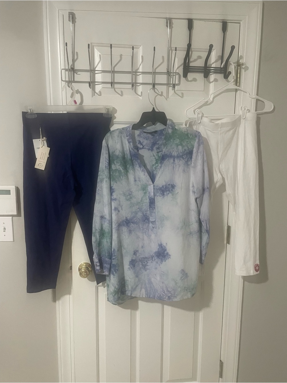 Tie-Dye V-Neck Tunic Blouse in Blue & Green with large capri leggings white navy